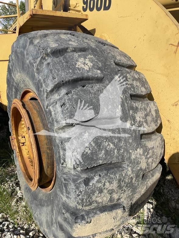 CAT 988B Kolesni nakladalci