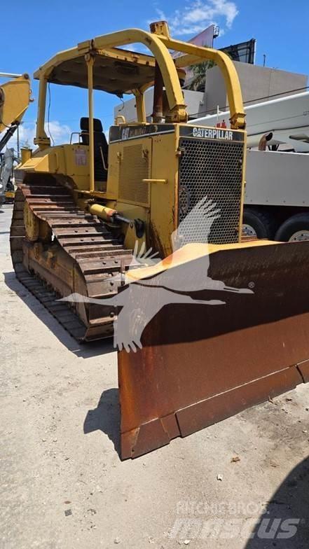 CAT D6M Buldožerji goseničarji