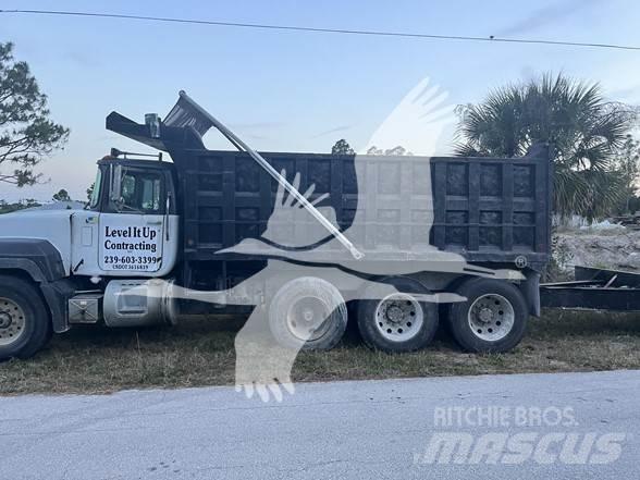 Mack RD688S Kiper tovornjaki
