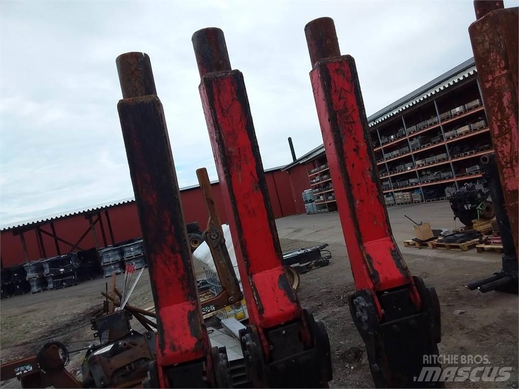 Komatsu 895 Druge komponente