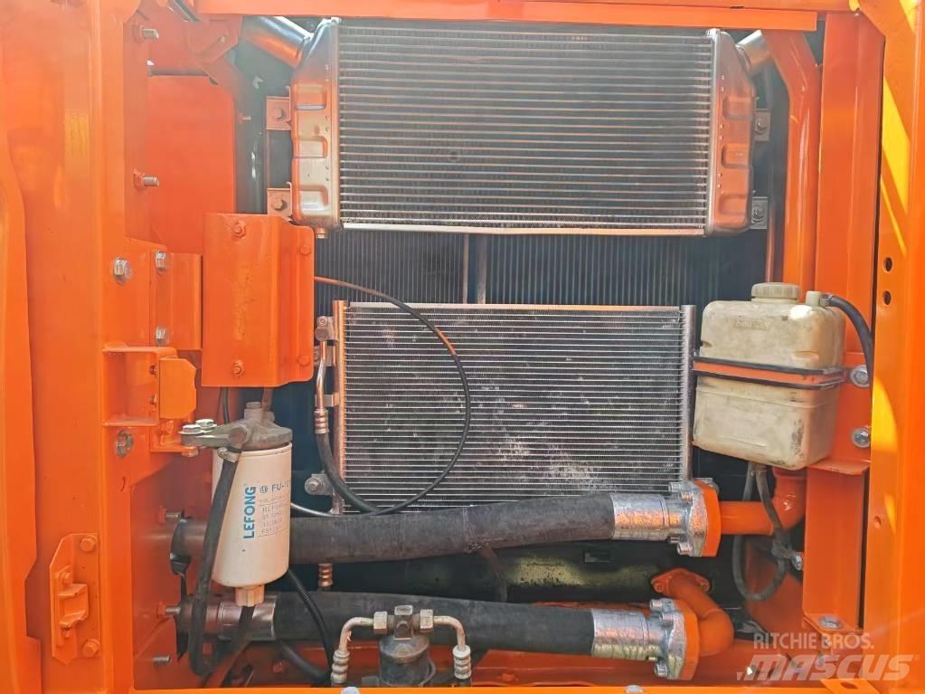 Doosan DX 225 LC Bagri goseničarji