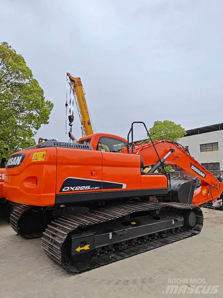 Doosan DX 225 LC Bagri goseničarji