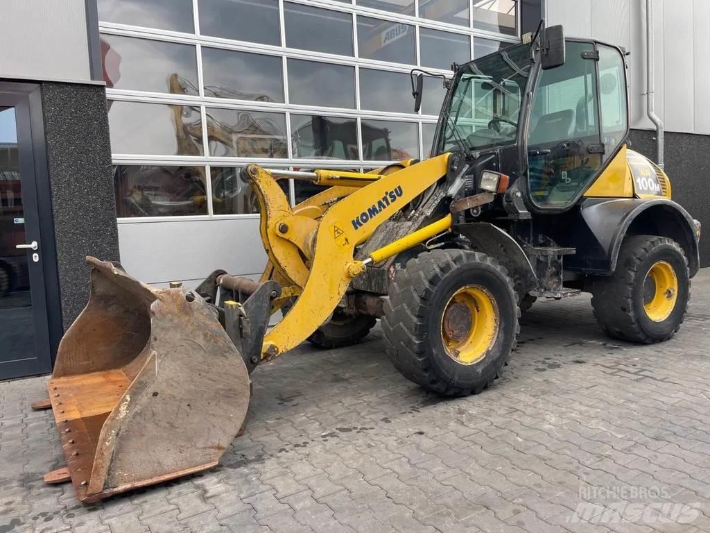 Komatsu WA100 Kolesni nakladalci