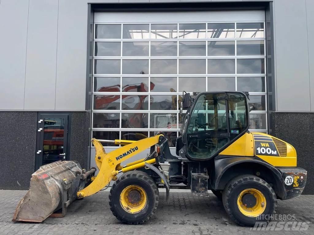 Komatsu WA100 Kolesni nakladalci