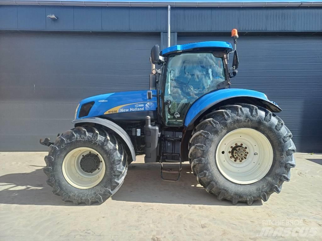 New Holland T7030AC Traktorji