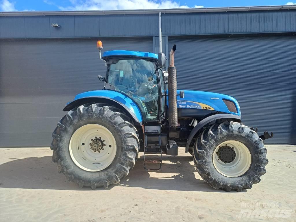 New Holland T7030AC Traktorji