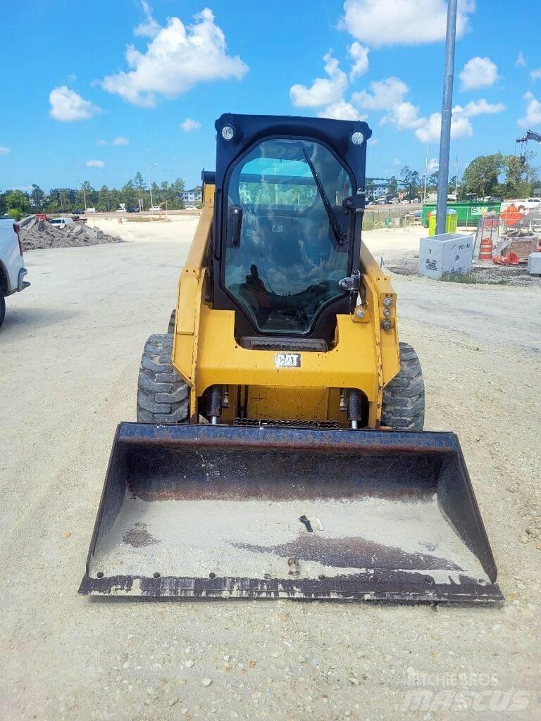CAT 242 D Skid steer mini nakladalci