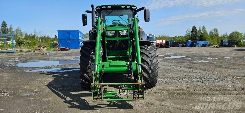 John Deere 6215R Traktorji