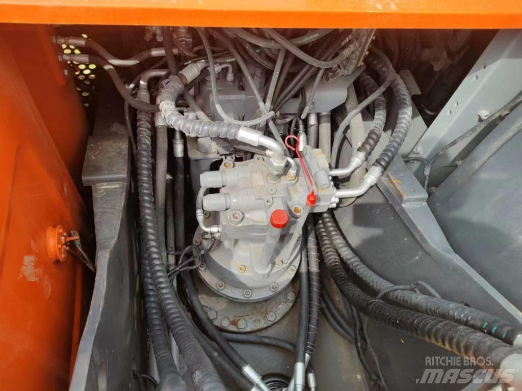 Hitachi ZX200 Bagri goseničarji