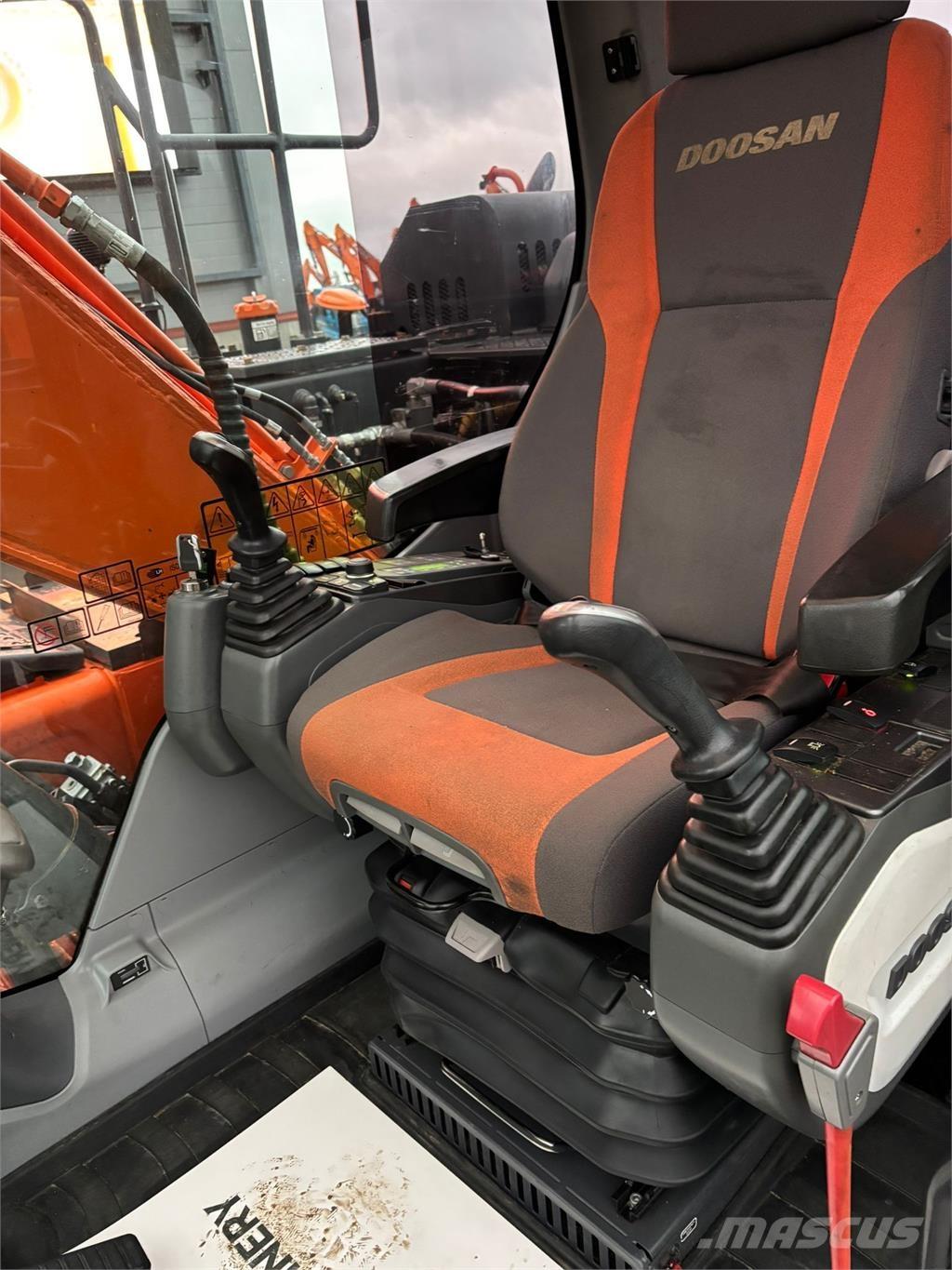 Doosan DX160LC-5 Bagri goseničarji