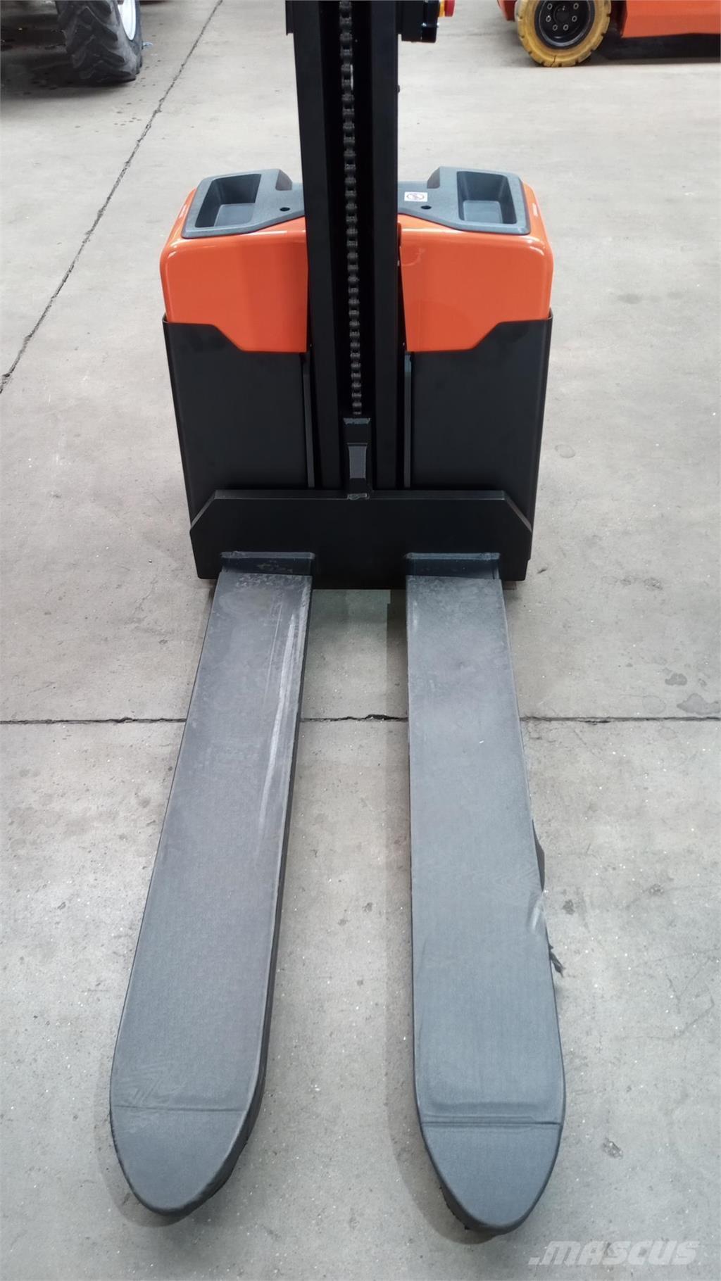 Toyota HWE100 Samopogonski ročni viličarji