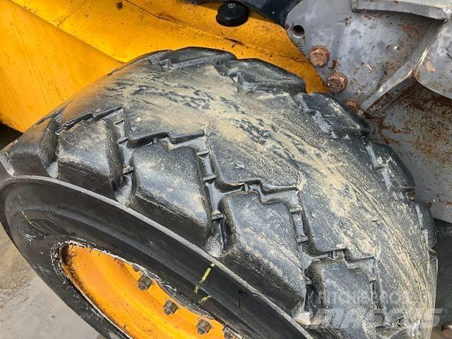 JCB 225 Skid steer mini nakladalci