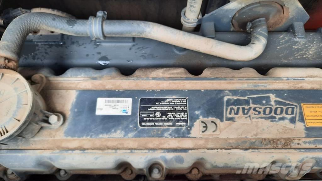 Doosan DX 300 LC-5 Bagri goseničarji