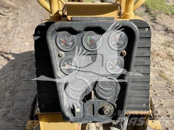 CAT D3G XL Buldožerji goseničarji