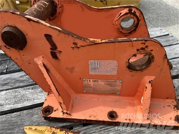 NPK  Skid steer mini nakladalci