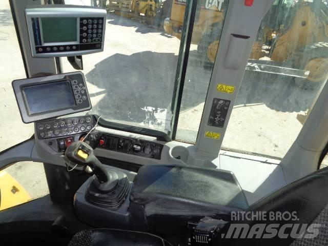 CAT 938M Kolesni nakladalci
