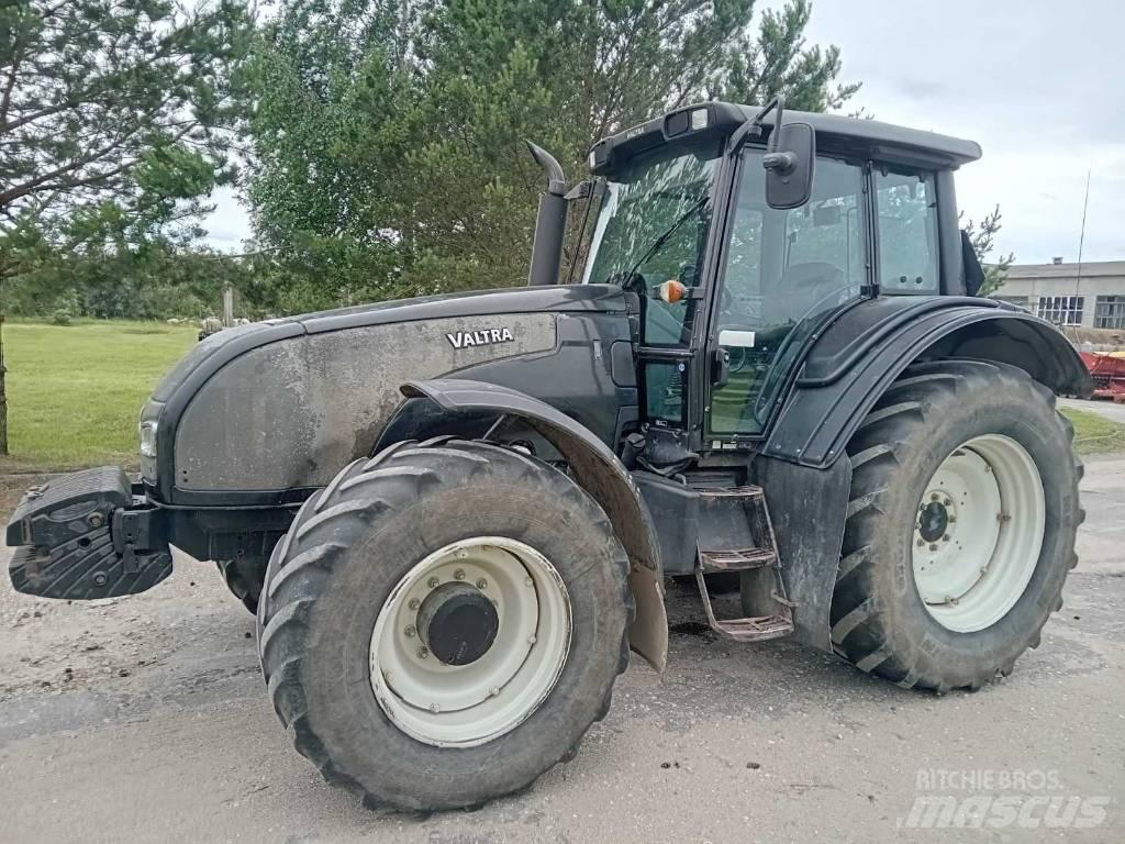 Valtra T 171 Traktorji