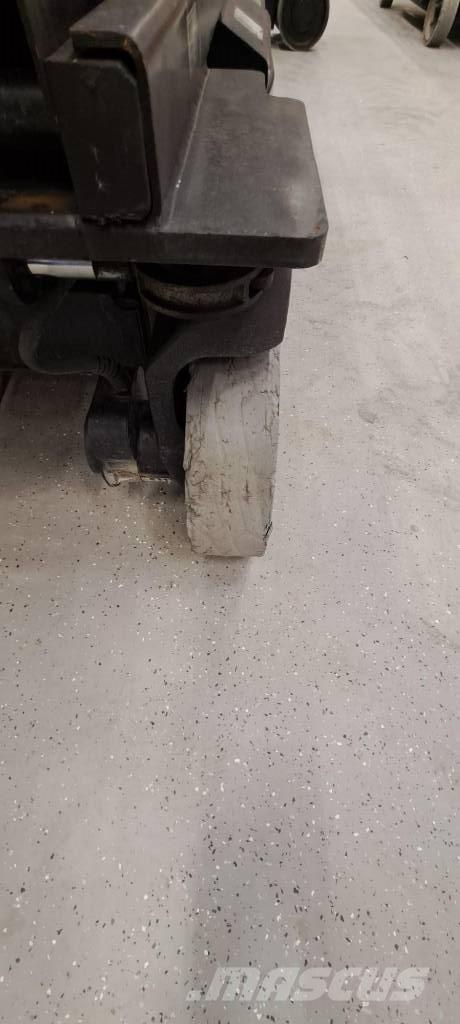 JLG 3246 ES Škarjaste dvižne ploščadi