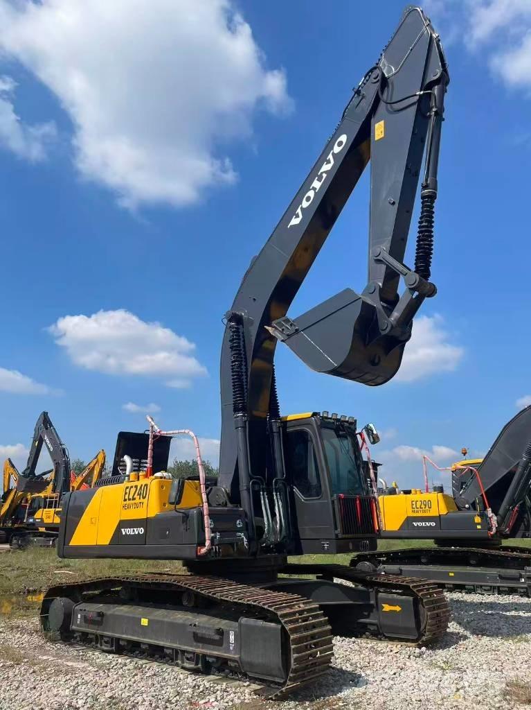 Volvo EC 240 Bagri goseničarji