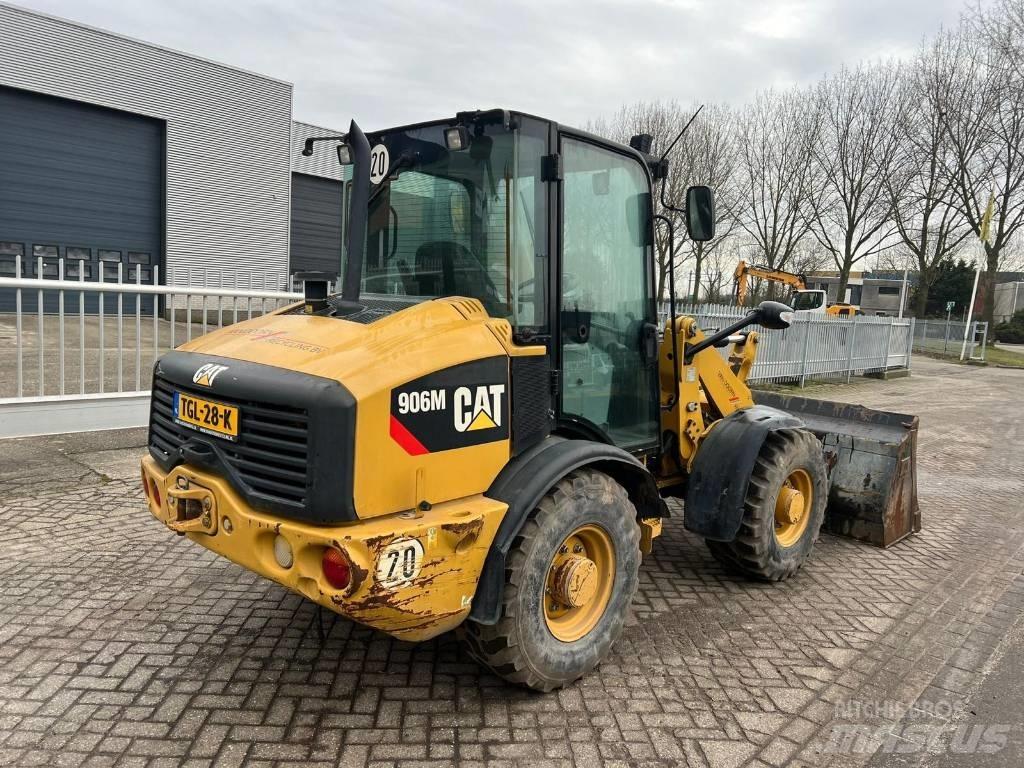 CAT 906 M Kolesni nakladalci