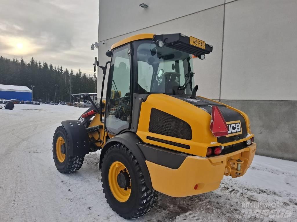 JCB 409 Kolesni nakladalci