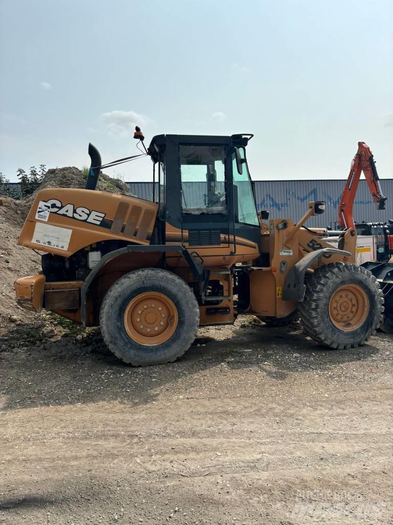 CASE 521 D Kolesni nakladalci