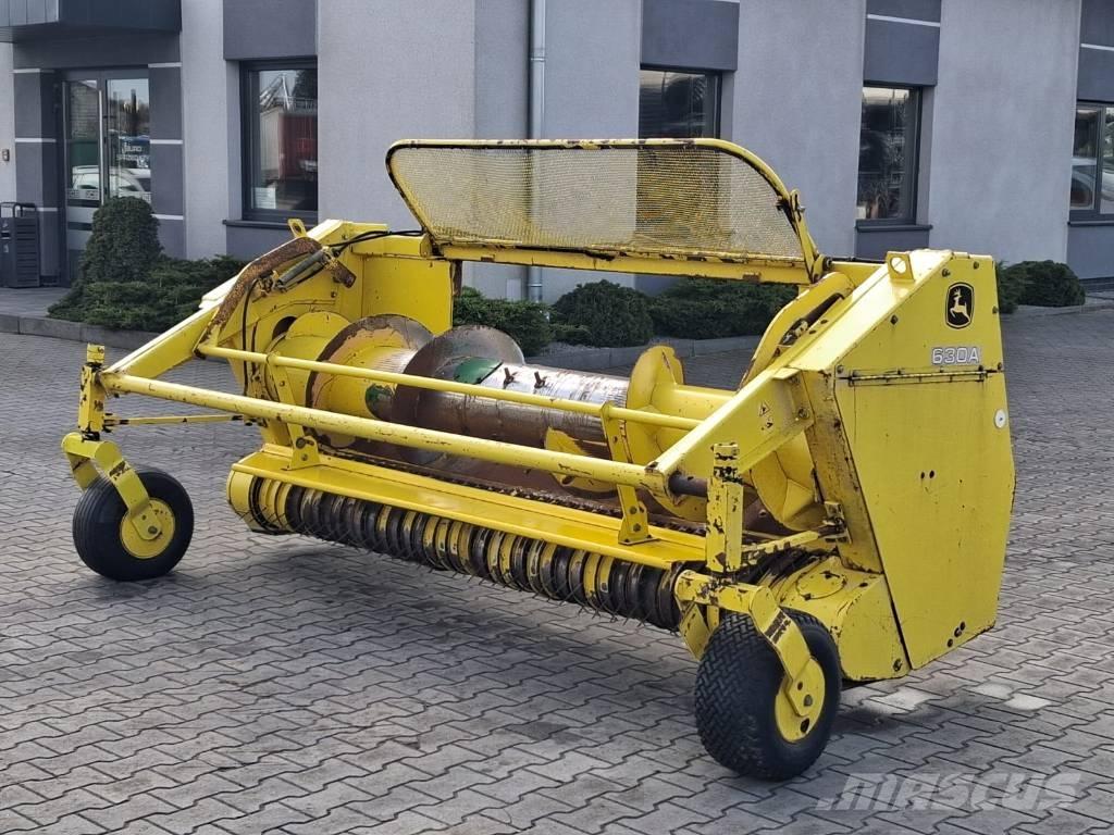 John Deere 630 A Stroji za krmo na lastni pogon