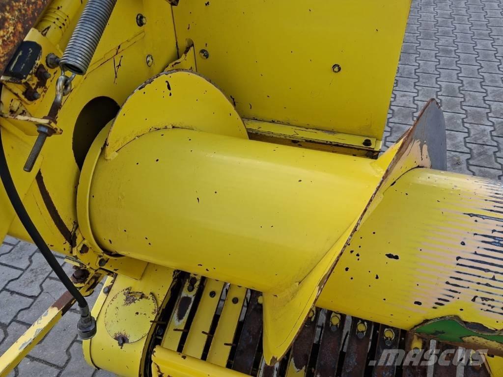 John Deere 630 A Stroji za krmo na lastni pogon