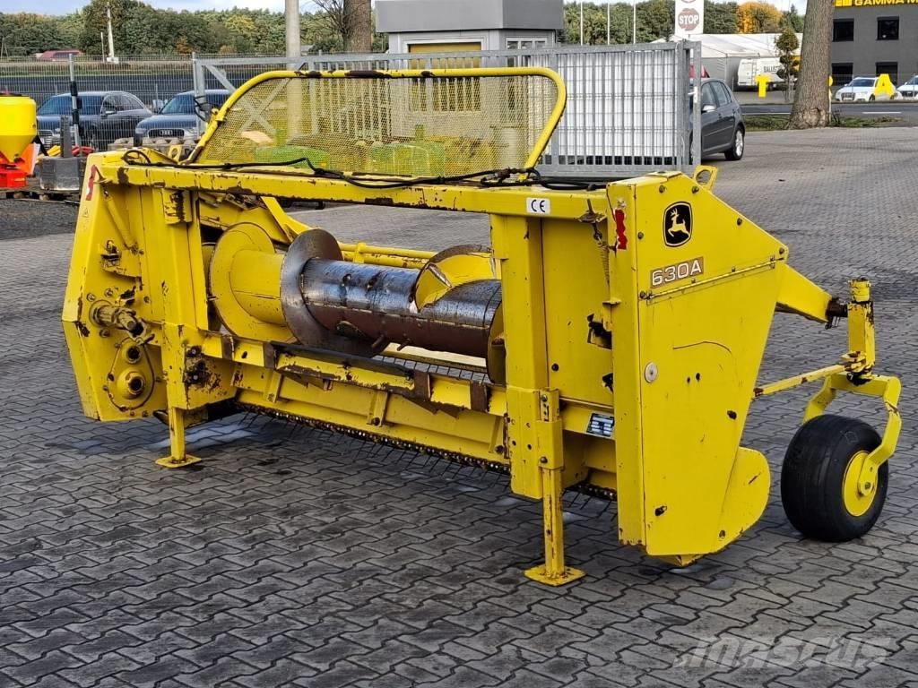 John Deere 630 A Stroji za krmo na lastni pogon