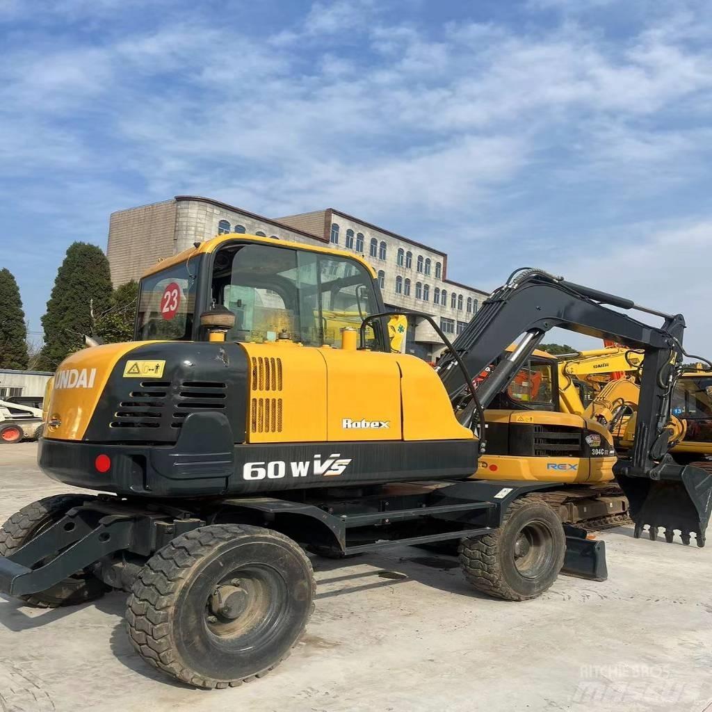 Hyundai R60W-9 Bagri na kolesih