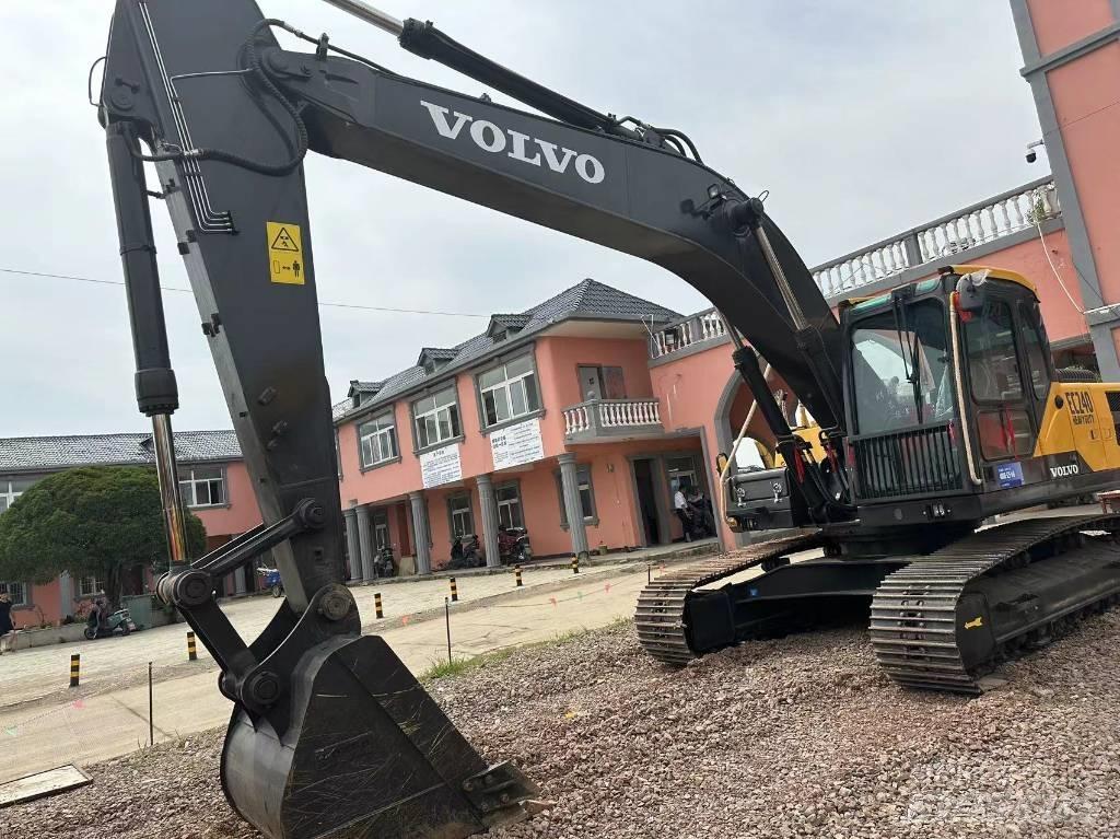 Volvo EC 240 Bagri goseničarji