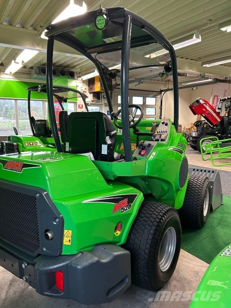 Avant 528 Skid steer mini nakladalci