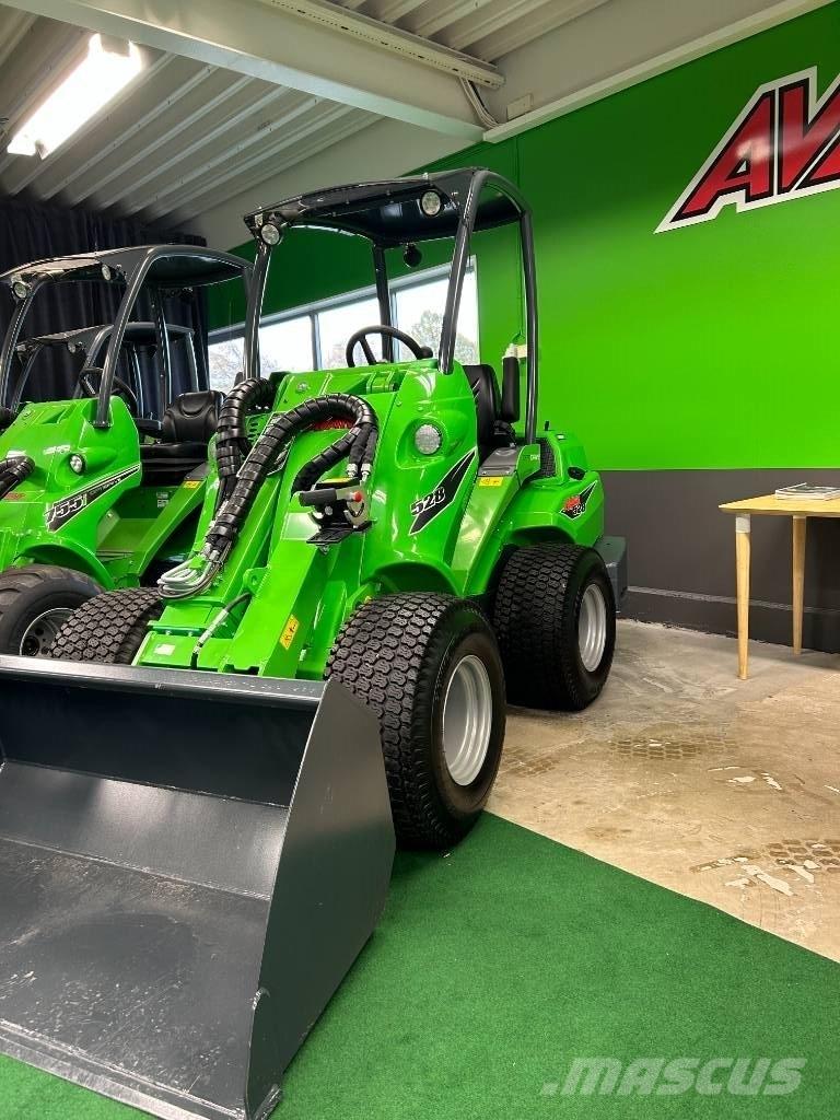 Avant 528 Skid steer mini nakladalci