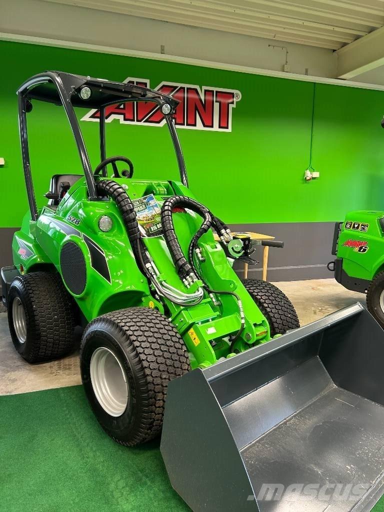 Avant 528 Skid steer mini nakladalci