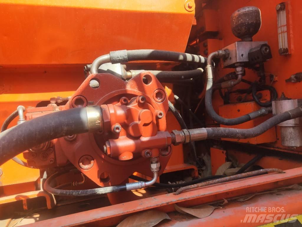Doosan DH220LC-7 Bagri goseničarji