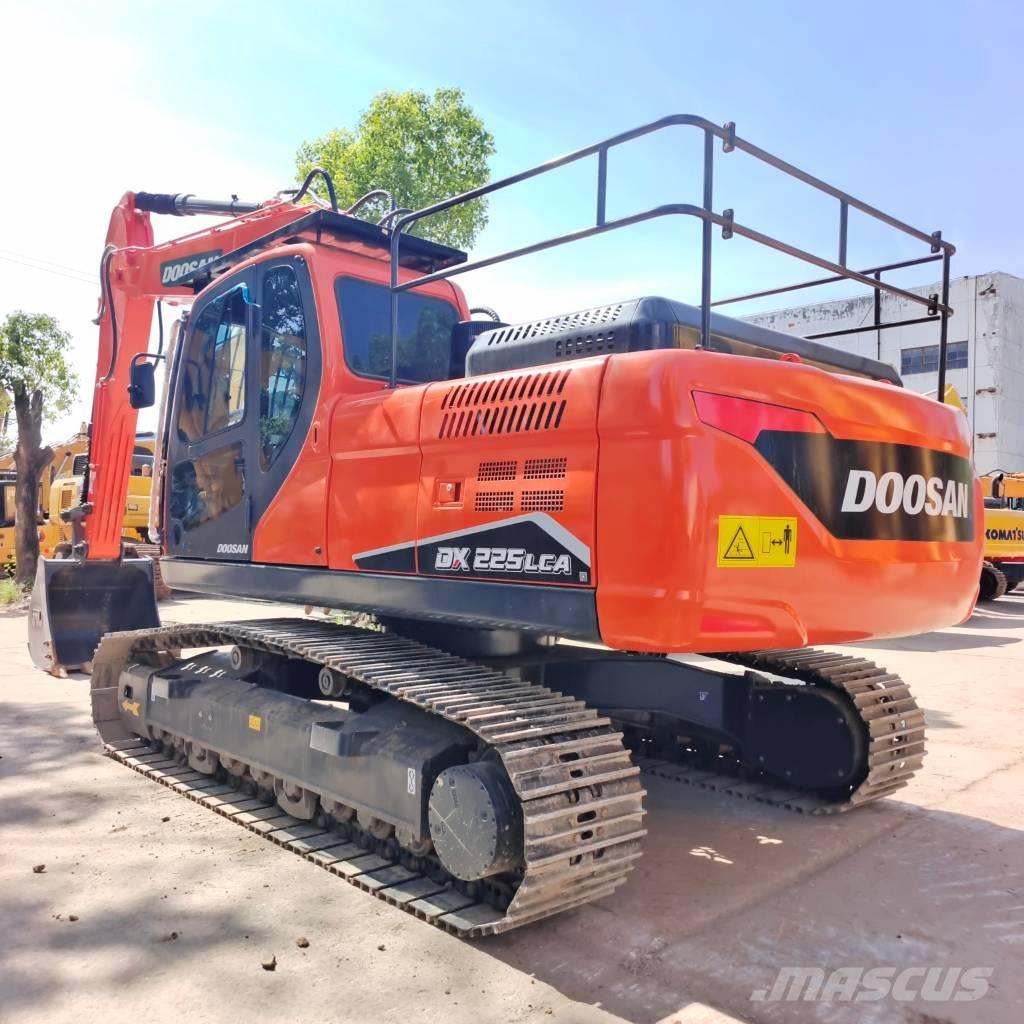 Doosan DX 225 LC Bagri goseničarji
