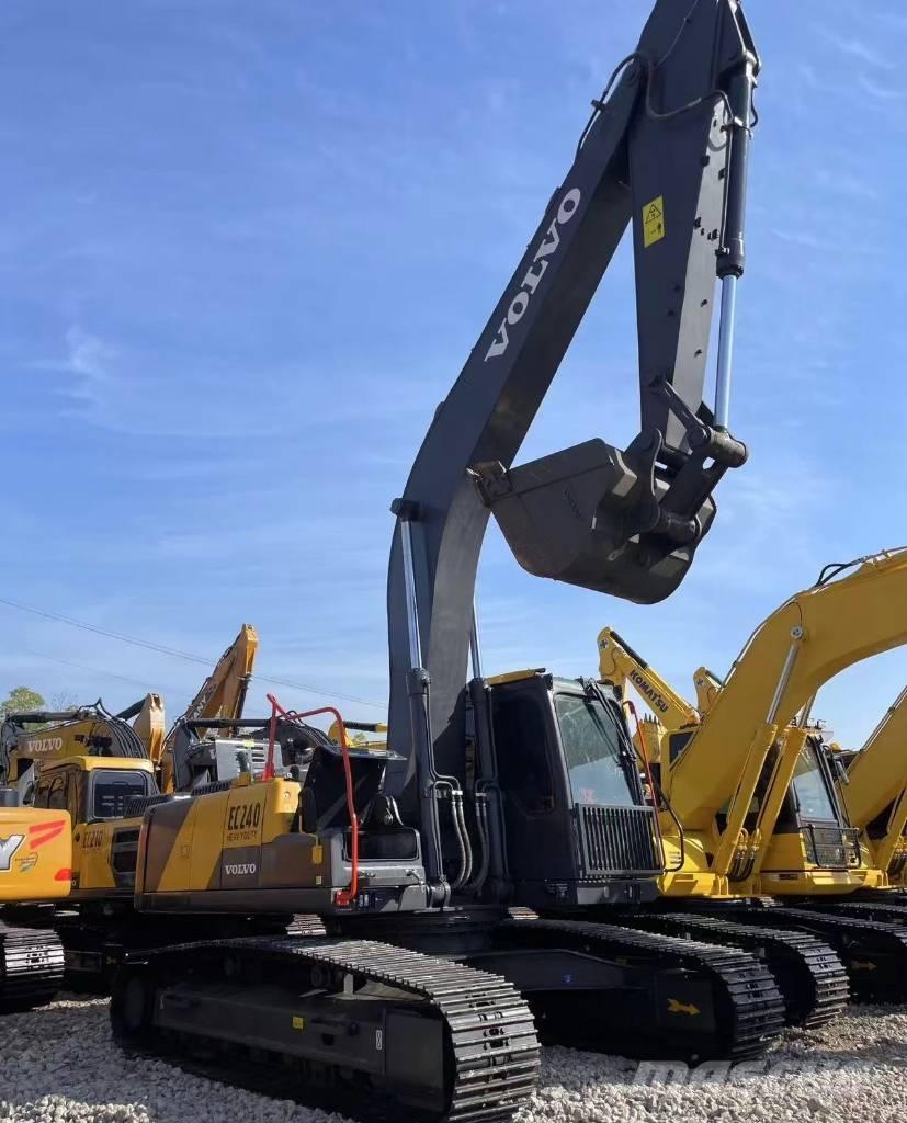 Volvo EC 240 Bagri goseničarji