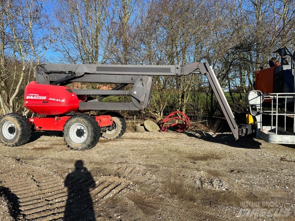 Manitou 200 ATJ Zglobne dvižne ploščadi