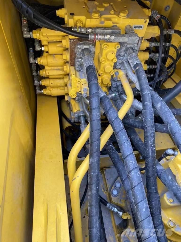 Komatsu 240LC-8 Bagri goseničarji