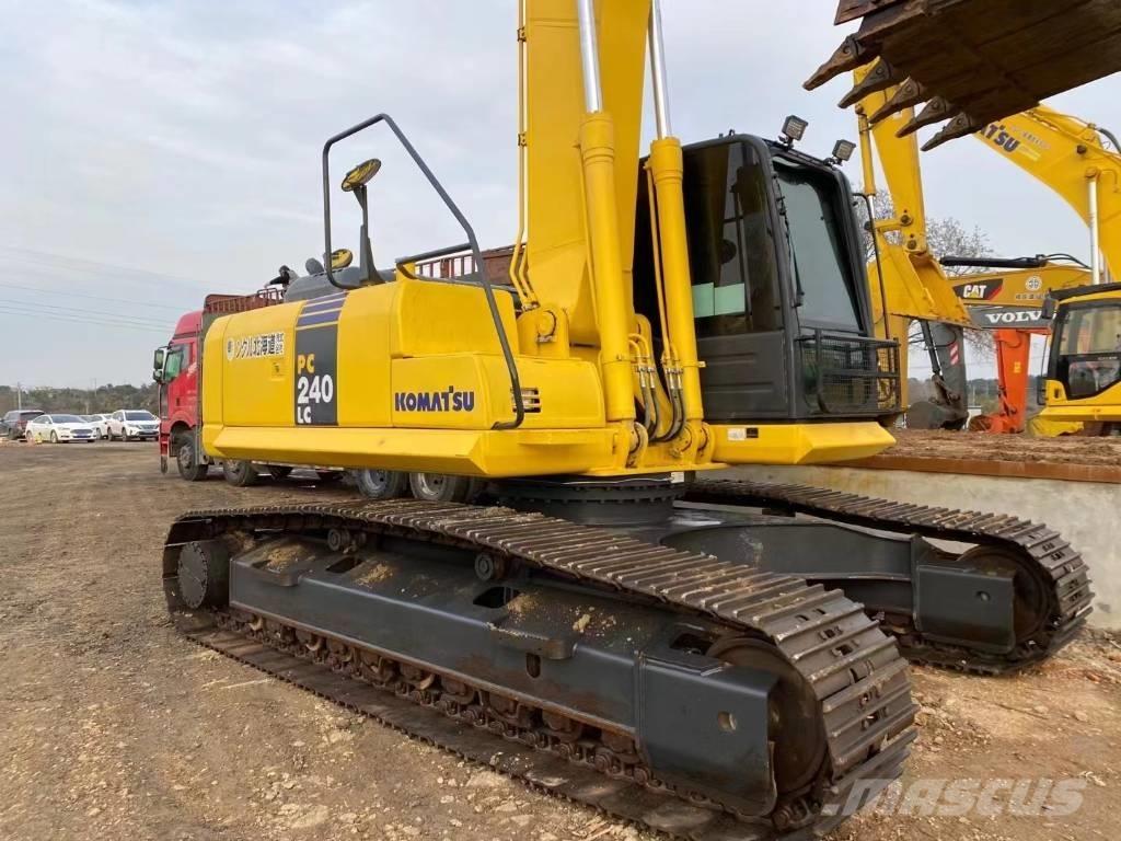 Komatsu 240LC-8 Bagri goseničarji