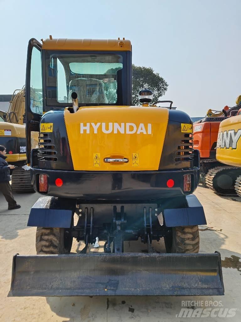 Hyundai 60 W Bagri na kolesih