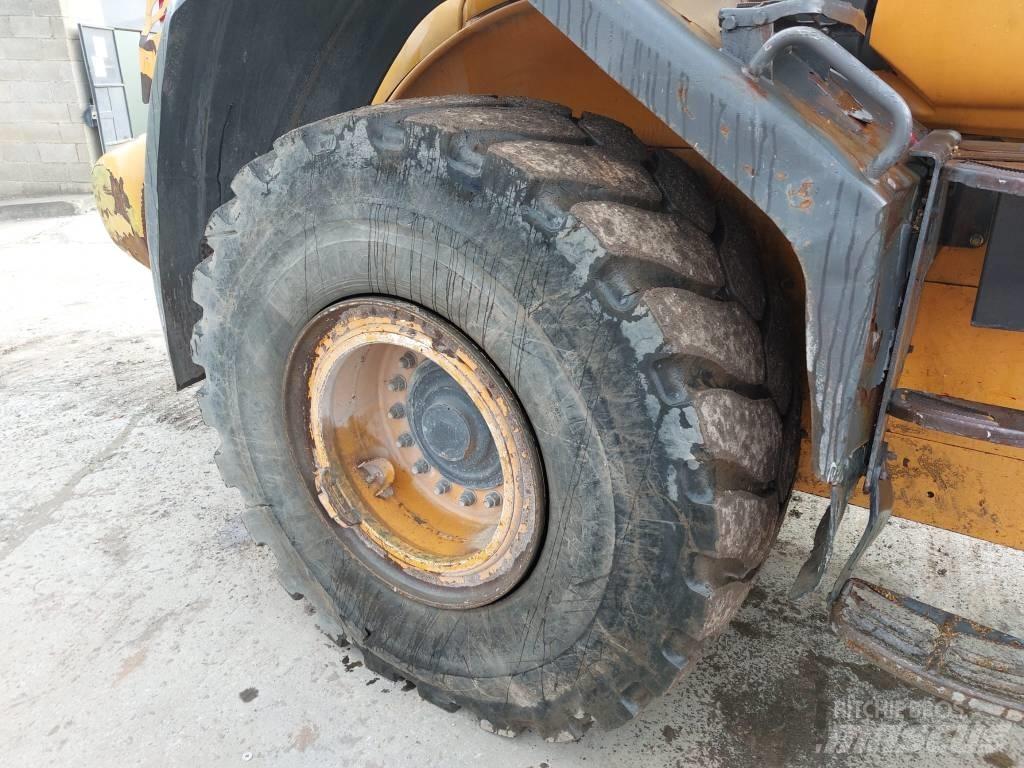 CASE 821 FXR Kolesni nakladalci