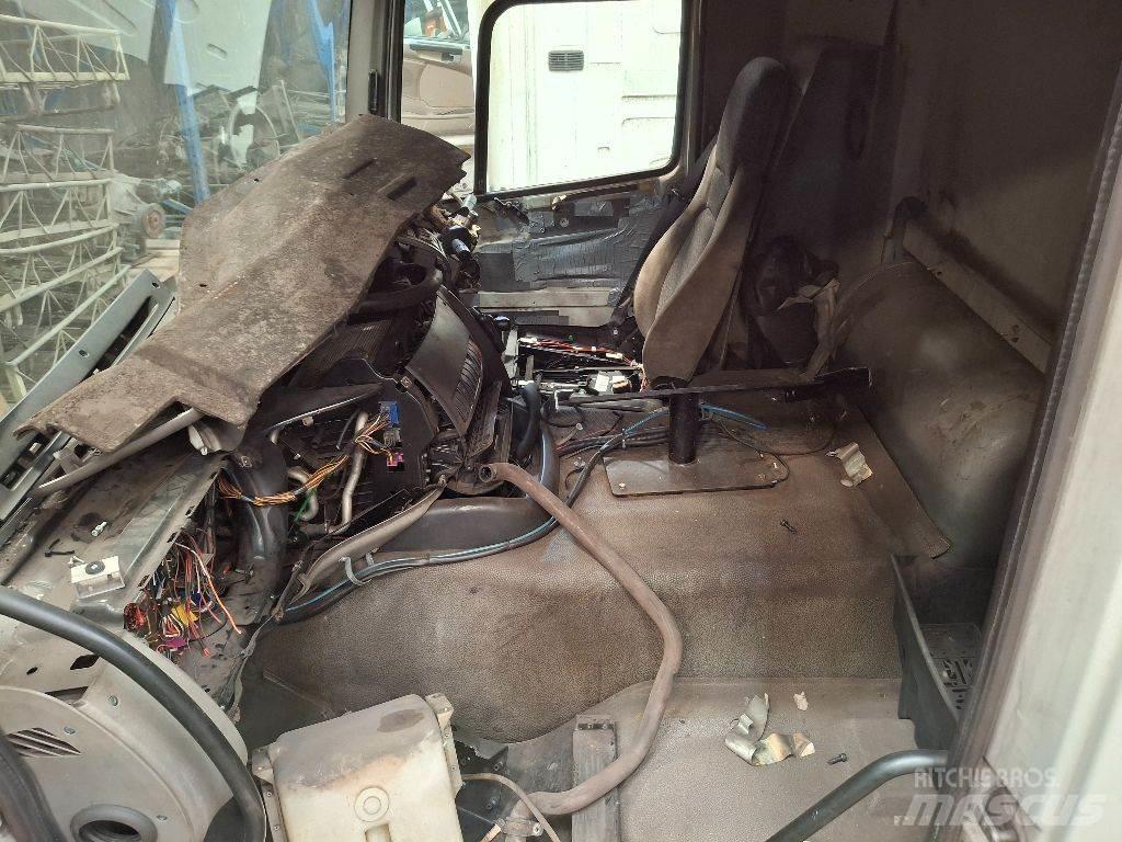 DAF CF 85.360 Kabine in notranjost