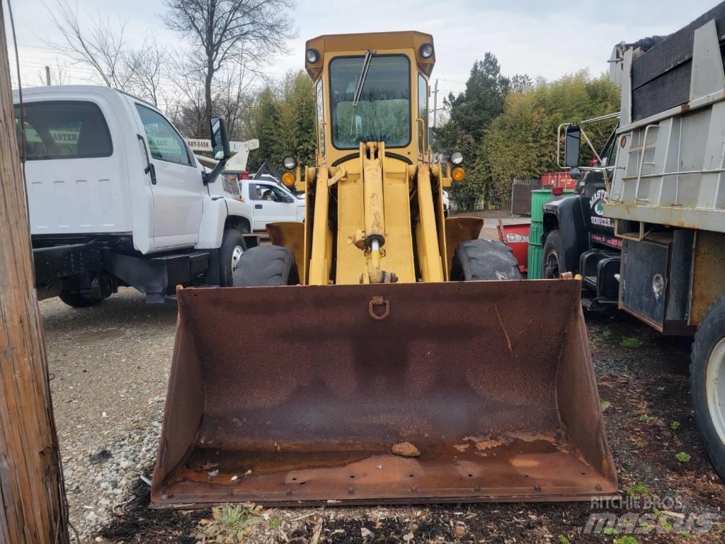 John Deere 444 A Kolesni nakladalci