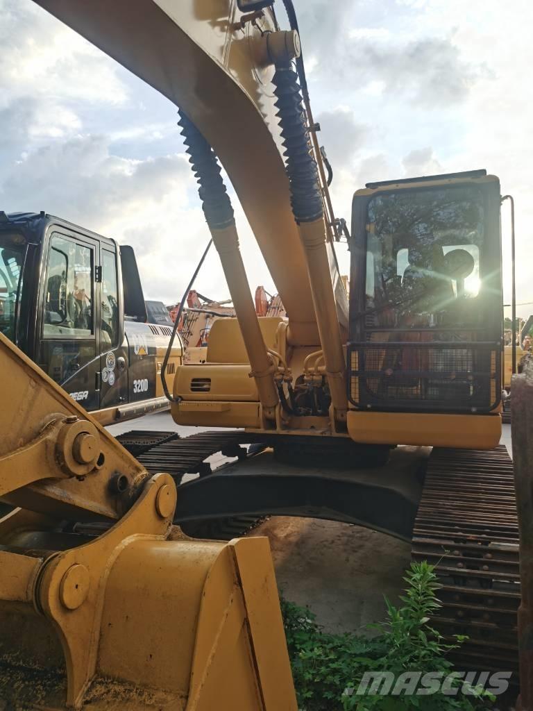 Komatsu PC 220-7 Bagri goseničarji