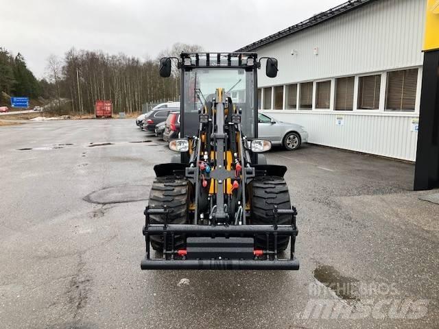 JCB 403 Plus Kolesni nakladalci