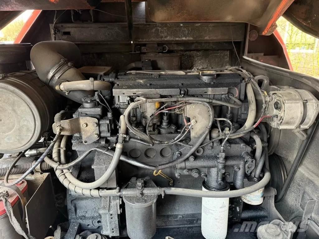 Atlas AR 86 E Kolesni nakladalci