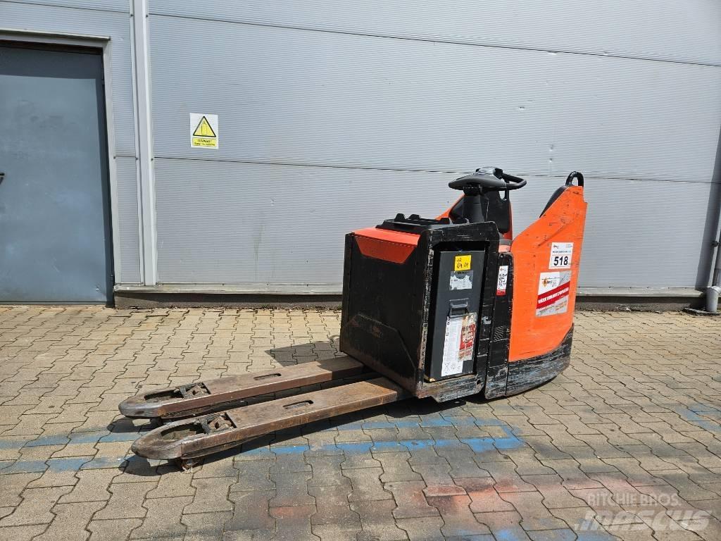 BT LPE250 Električni nizko dvižni viličar s stojiščem