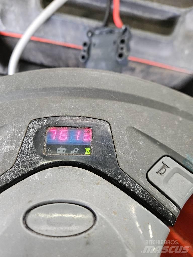 BT LPE250 Električni nizko dvižni viličar s stojiščem