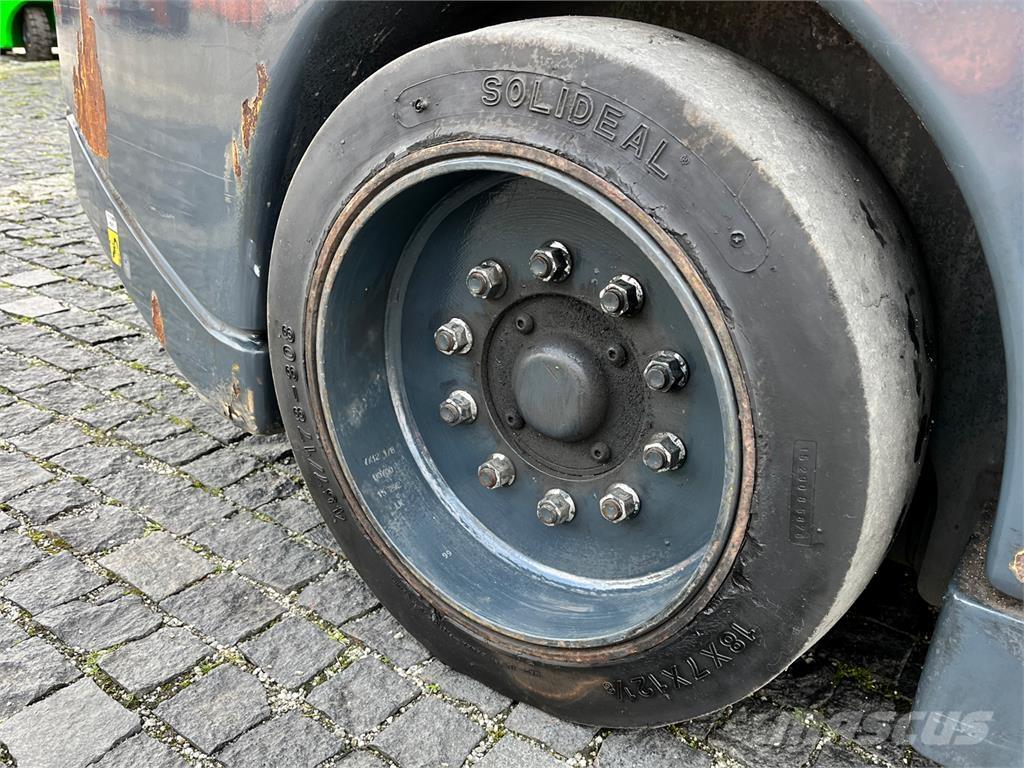 Aisle-Master 15NE Viličar za ozke prehode